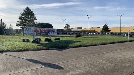 L'entrée du site Ford à Blanquefort (Gironde), le 11 décembre 2018 (ALEXANDRE BARLOT / RADIO FRANCE)