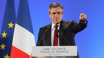 Terrorisme : François Fillon appelé à être plus prudent par le ministère de l'Intérieur