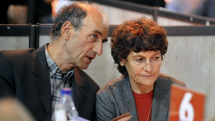 Patrice Ciprelli et Jeannie Longo, le 27 octobre 2011 à Grenoble (Isère). (JEAN-PIERRE CLATOT / AFP)