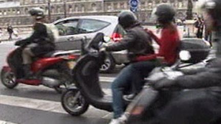 La Prévention routière lance sa campagne "Mortel Scooter" en direction des jeunes. (F2)