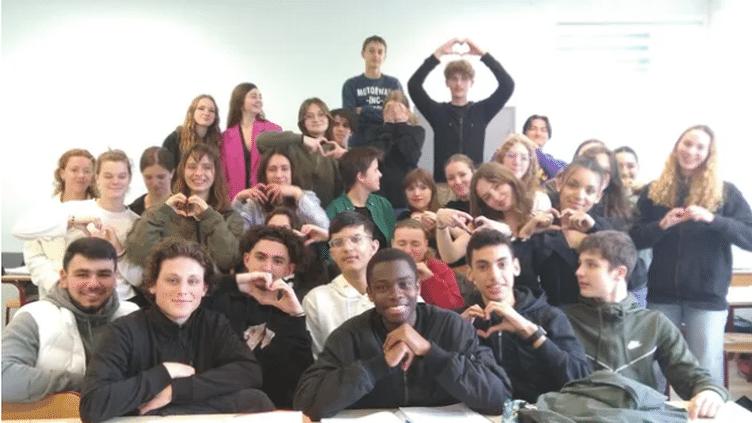 The students of a first class of the Rostand high school in Caen are mobilizing for their comrade threatened with expulsion (© Radio France - Gwénaëlle Clément)