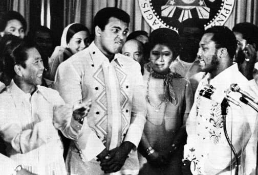 Mohamed Ali fait de nouveau face à Joe Frazier à Manille, pour le plus grand bonheur du président philippin Ferdinand Marcos