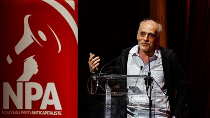 L'ancien candidat à la présidentielle, Philippe Poutou, le 2 avril 2022 à Paris. (SAMEER AL-DOUMY / AFP)