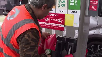 Au niveau national, 28%&nbsp;de stations-service&nbsp;manquent de carburants. &nbsp; (FRANCEINFO)