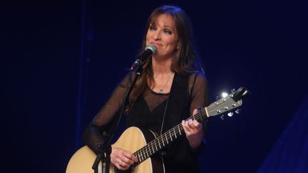 La chanteuse québécoise Lynda Lemay sur scène à Sausheim (Haut-Rhin) le 16 janvier 2022 (VINCENT VOEGTLIN / MAXPPP)