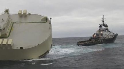  (Une première tentative de remorquage a échoué © capture d'écran d'une vidéo de la préfecture maritime Atlantique)