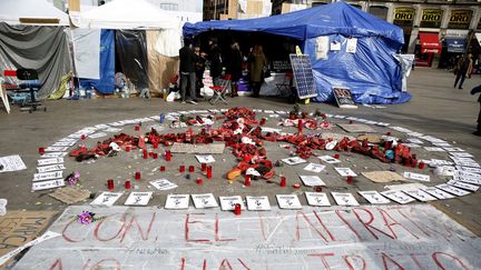 Des témoignages de soutien sur la&nbsp;Puerta del Sol de Madrid où plusieurs femmes mènent une grève de la faim depuis le 9 février, contre les violences machistes. (MAXPPP)