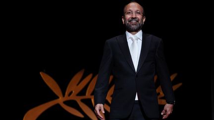 Le réalisateur Ashgar Farhadi, le 17 mai 2022 à Cannes (Alpes-Maritimes). (VALERY HACHE / AFP)