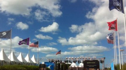 Tapis rouge et ciel bleu à Deauville
 (Culturebox/France3)