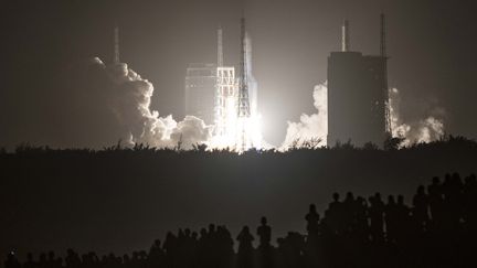 La fusée a été lancée le 29 avril 2021. Sur la photo, on voit une fusée équivalente lancée en novembre 2020.&nbsp; (STR / AFP)