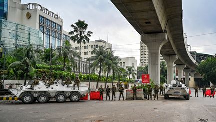 Soldiers deployed in Dhaka, the capital of Bangladesh, on August 5, 2024. (MUNIR UZ ZAMAN / AFP)