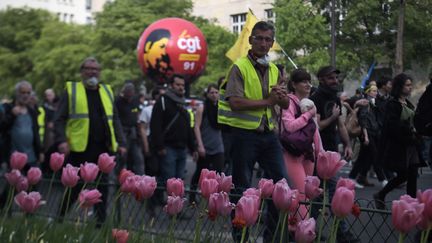 "Gilets jaunes" et mouvements syndicaux ont défilé conjointement, mercredi 1er mai 2019, à Paris. (LUCAS BARIOULET / AFP)