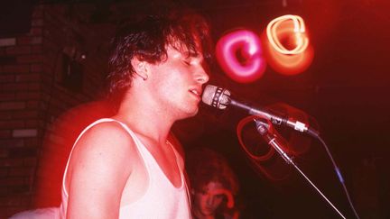 Jeff Buckley en concert à New York le 16 août 1994, quelques jours avant la sortie de son album "Grace". (STEVE EICHNER / WIREIMAGE)