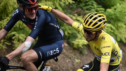 Pavel Sivakov (Ineos) avec Julian Alaphilippe (MARCO BERTORELLO / AFP)