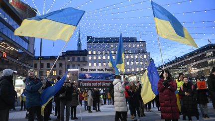 Des Suédois manifestent contre la guerre en Ukraine, le 1er mars 2022 dans le centre de Stockholm. (FREDRIK SANDBERG / TT NYHETSBYR?N)