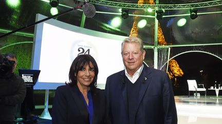 Al Gore, sous la Tour Eiffel, lance une émission de 24 heures sur le climat