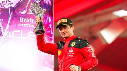 Charles Leclerc sur le podium du GP d'Abu Dhabi, le 26 novembre 2023. (AFP)