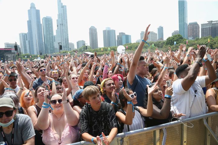 Une foule pendant un des concerts de l'édition 2021 du fetsival Lollapalooza aux Etats-Unis (GARY MILLER / FILMMAGIC)