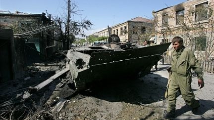 Militaire d'Ossétie du Sud dans Tskhinvali (© AFP - Dmitry Kostyukov)