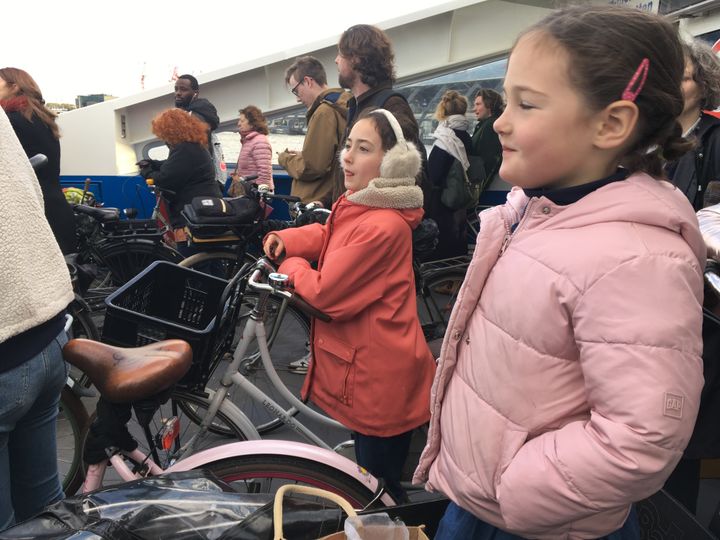 Traversée de l'IJ sur un bateau-bus, Amsterdam. (INGRID POHU / RADIO FRANCE)