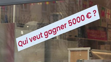 À Strasbourg (Bas-Rhin), le patron d'une droguerie est prêt à tout pour trouver un repreneur. Il a promis d'offrir 5 000 euros à la personne qui mettrait la main sur la perle rare. (FRANCE 3)