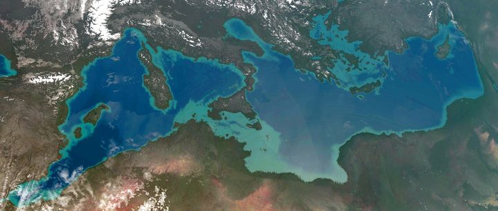 Vue d'artiste du bassin méditerrannéen si le projet Atlantropa était réalisé. En vert foncé, les terres gagnées sur la mer. La Corse et la Sardaigne ne font plus qu'un, et l'Adriatique, entre l'Italie et la Croatie, est devenue une plaine. (ITTIZ AT EN.WIKIPEDIA CC BY 3.0 VIA WIKIMEDIA COMMONS)