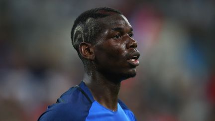 Paul Pogba a-t-il adressé un bras d'honneur à la tribune de presse ? (MICHAEL ZEMANEK / BACKPAGE IMAGES LTD)