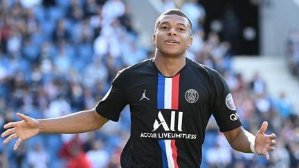 L'attaquant parisien Kylian Mbappé lors d'un match contre Le Havre, le 12 juillet 2020. (ANNE-CHRISTINE POUJOULAT / AFP)