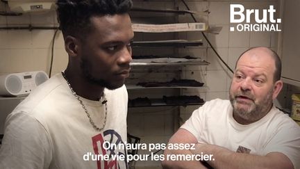 L’histoire de ce boulanger en grève de la faim pour son apprenti a fait le tour du monde. Régularisé depuis le 14 janvier, Laye Fodé Traoré a repris le travail. Brut y était.