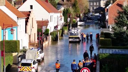 Selon les scientifiques, l'activité humaine a sa part de responsabilité dans le dérèglement climatique, mais le constat n'est pas partagé par trois Français sur dix.