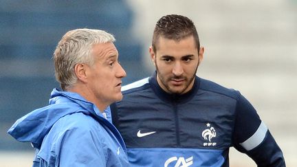 Karim Benzema et Didier Deschamps, &agrave; Porto Alegre (Br&eacute;sil), le 6 juin 2013. (FRANCK FIFE / AFP)