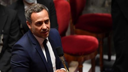 Le secrétaire d'Etat à la Protection de l'enfance, Adrien Taquet, le 29 septembre 2020 à l'Assemblée nationale. (ALAIN JOCARD / AFP)