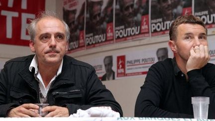 Philippe Poutou et Olivier Besancenot en meeting, le 24 novembre 2011 (PIERRE VERDY / AFP)