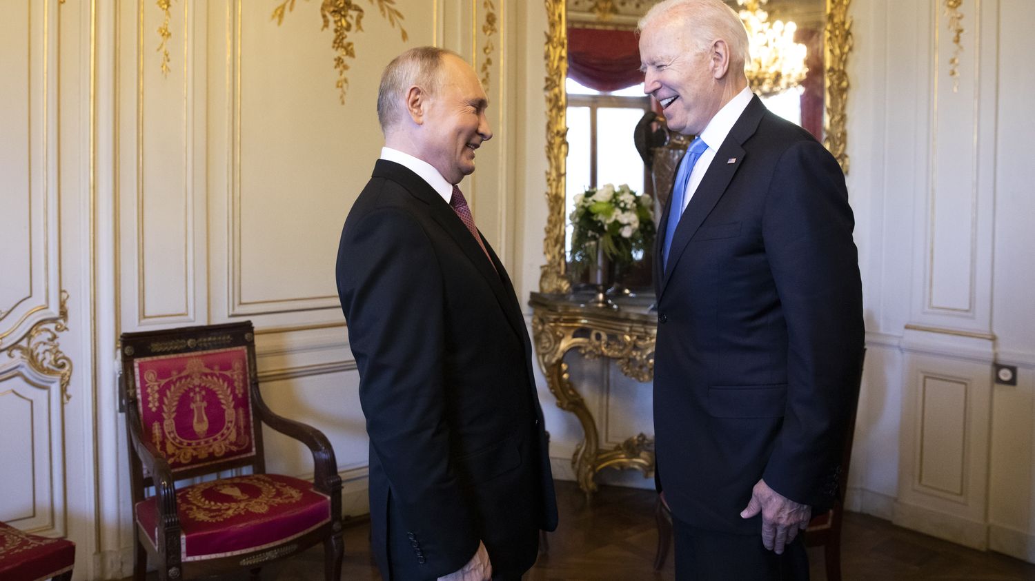 Joe Biden i Władimir Putin grają uspokajającą kartą, pomimo wielu punktów napięcia التوتر