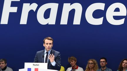 Emmanuel Macron en meeting à Toulon, le 18 février 2017. (BORIS HORVAT / AFP)