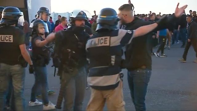 Lyon : violents incidents à l'entrée du Parc OL entre des supporters turcs et les forces de l'ordre