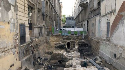 Fouilles archéologiques dans une excavation de la Préfecture de police de Paris, sur l'île de la Cité (juin 2013)
 (JOEL SAGET / AFP)