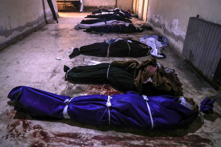 Des cadavres dans une morgue à Douma, dans l'enclave rebelle de la Ghouta, près de Damas (Syrie), le 20 février 2018. (MAXPPP)