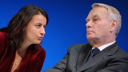 La ministre du Logement, C&eacute;cile Duflot, et le Premier ministre, Jean-Marc Ayrault, lors d'une conf&eacute;rence &agrave; Rennes (Ille-et-Vilaine), le 25 septembre 2012. (JEAN-FRANÇOIS MONIER / AFP)