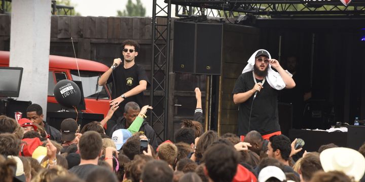 Les rappeurs belges fous Caballero &amp; Jean Jass sont arrivés en retard vendredi 25 août, mais ça ne leur a pas empêché de mettre le feu vendredi 25 août à Rock en Seine. 
 (Bernard Barbereau / FTV)