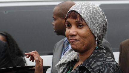 Nafissatou Diallo, l'ancienne femme de chambre qui a accus&eacute; Dominique Strauss-Kahn d'agression sexuelle, quitte le tribunal de New York, le 10 d&eacute;cembre 2012. (EMMANUEL DUNAND / AFP)