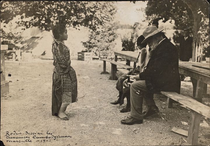 Emile Sanremo, "Rodin assis sur un banc, dessinant une danseuse cambodgienne"
 (Musée Rodin)