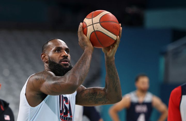 LeBron James participe à une séance d'entraînement au stade Pierre-Mauroy de Villeneuve-d'Ascq (Nord), le 24 juillet 2024. (THOMAS COEX / AFP)