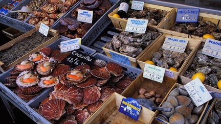 Un &eacute;tal de poissonnier, &agrave; Cabourg (Calvados). (GUY CHRISTIAN / HEMIS.FR / AFP)