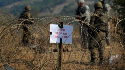 Des soldats de la force de l'Otan au Kosovo, le 16 septembre 2011. (DIMITAR DILKOFF / AFP)