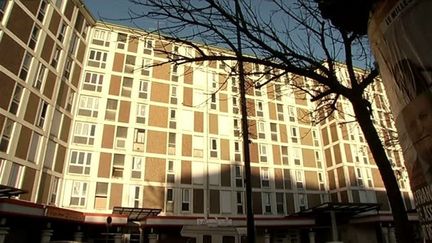 C'est dans&nbsp;cet appartement situé place des Argonautes, à Reims (Marne), qu'un petit garçon de 3 ans a subi des coups mortels, le 26 novembre 2016.&nbsp; (XAVIER CLAEYS / FRANCE 3 CHAMPAGNE ARDENNE)