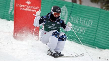 Benjamin Cavet lors de l'étape de coupe du monde de ski de bosses à Deer Valley, le 13 janvier 2022. (EZRA SHAW / GETTY IMAGES NORTH AMERICA)