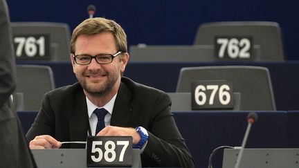 L'eurod&eacute;put&eacute; J&eacute;r&ocirc;me Lavrilleux dans l'h&eacute;micycle du Parlement europ&eacute;en, le 21 octobre 2014. (PATRICK HERTZOG / AFP)