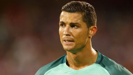 Le Portugais Cristiano Ronaldo, le 25 juin 2016, au stade&nbsp;Felix-Bollaert de Lens (Pas-de-Calais). (BEN QUEENBOROUGH / BACKPAGE IMAGES LTD / AFP)