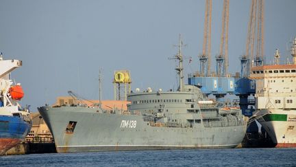 Navire russe amarré dans le port de la ville soudanaise de Port Soudan, le 2 mai 2021.&nbsp; (IBRAHIM ISHAQ / AFP)